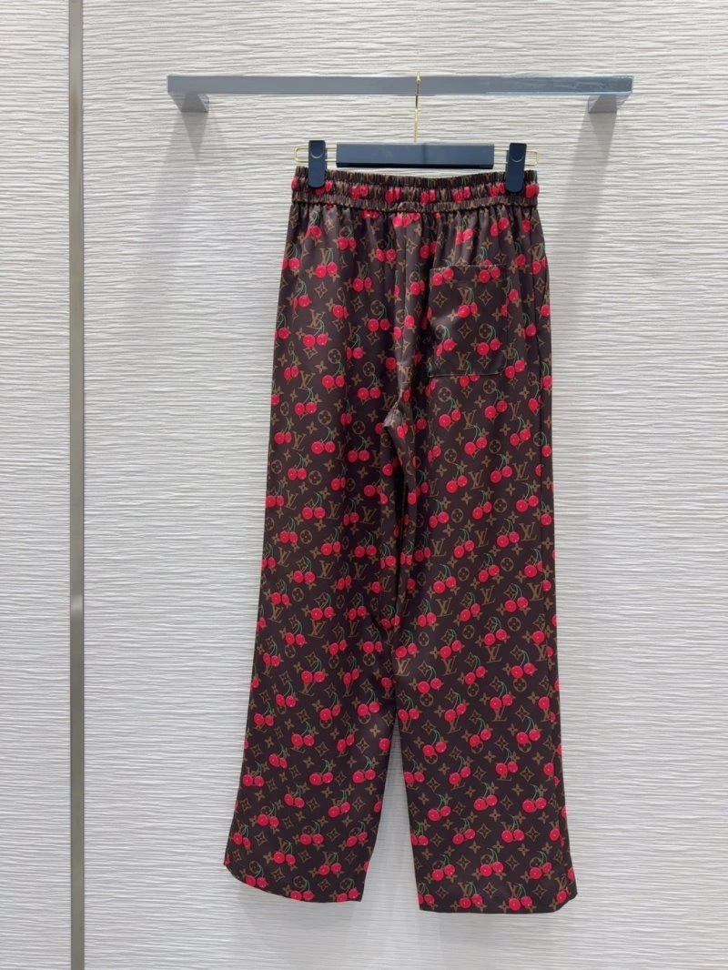 Louis Vuitton Long Pants Casual 131076