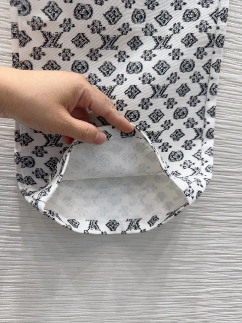 Louis Vuitton Long Pants ZipUp 131775