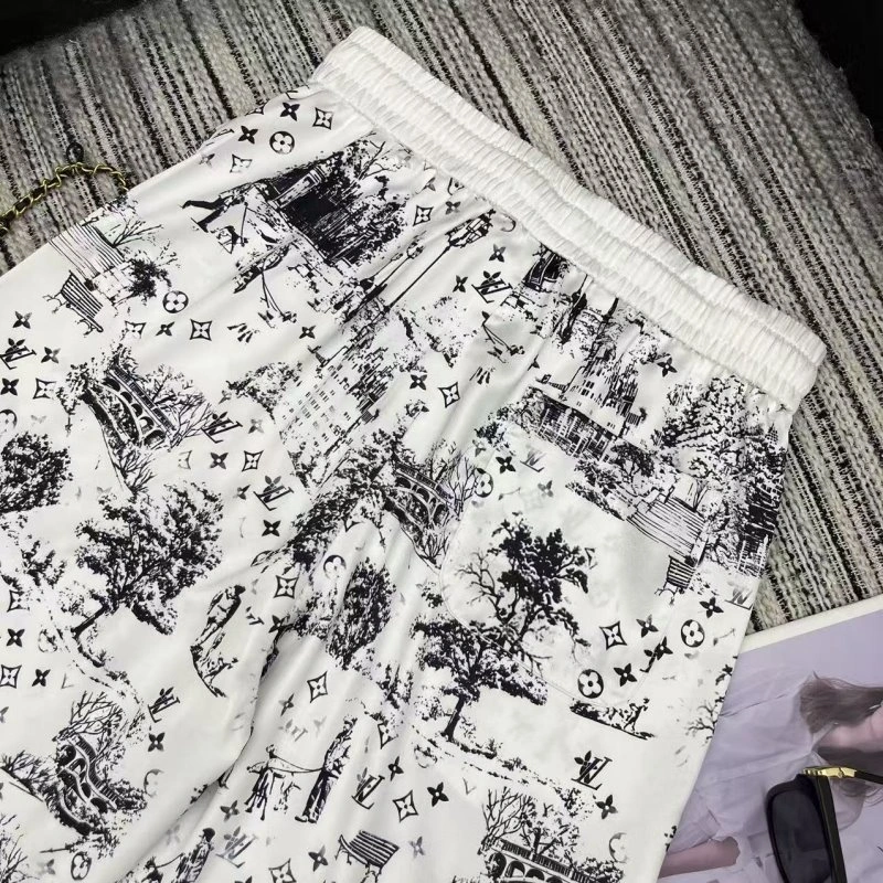 Sleek Louis Vuitton Long Pants 131779