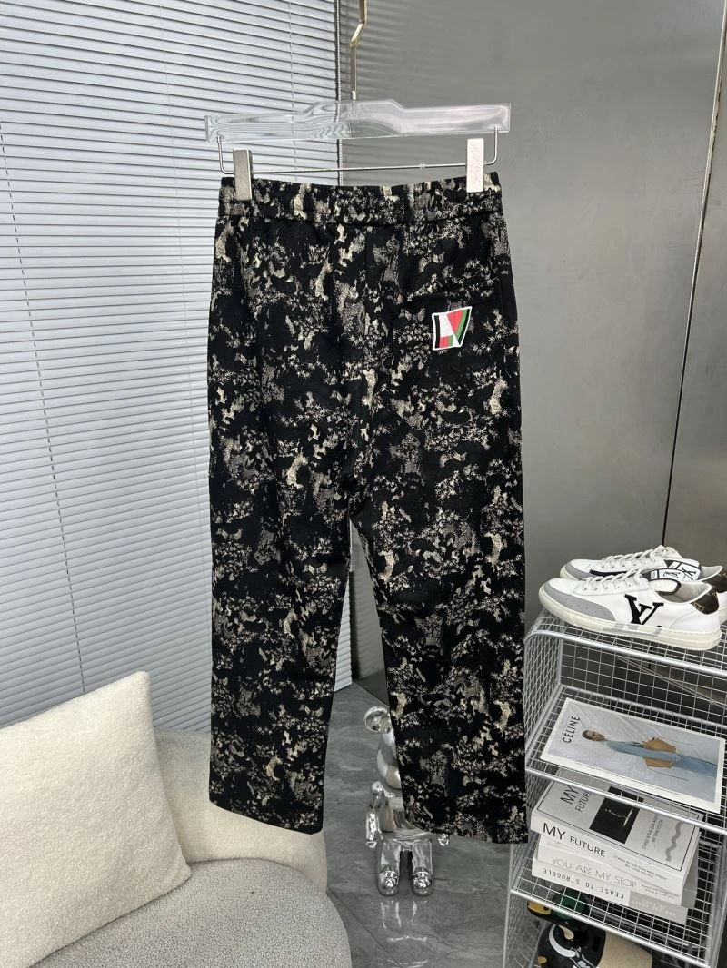 Sporty Louis Vuitton Long Pants 135010