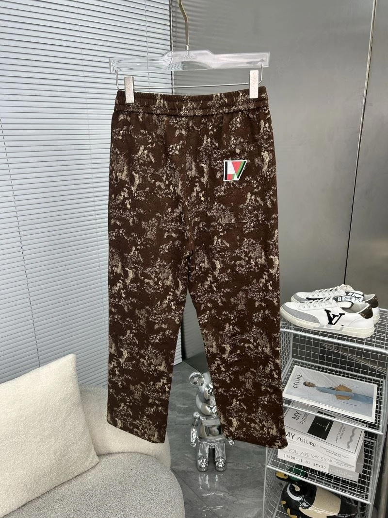 Sporty Louis Vuitton Long Pants 135010