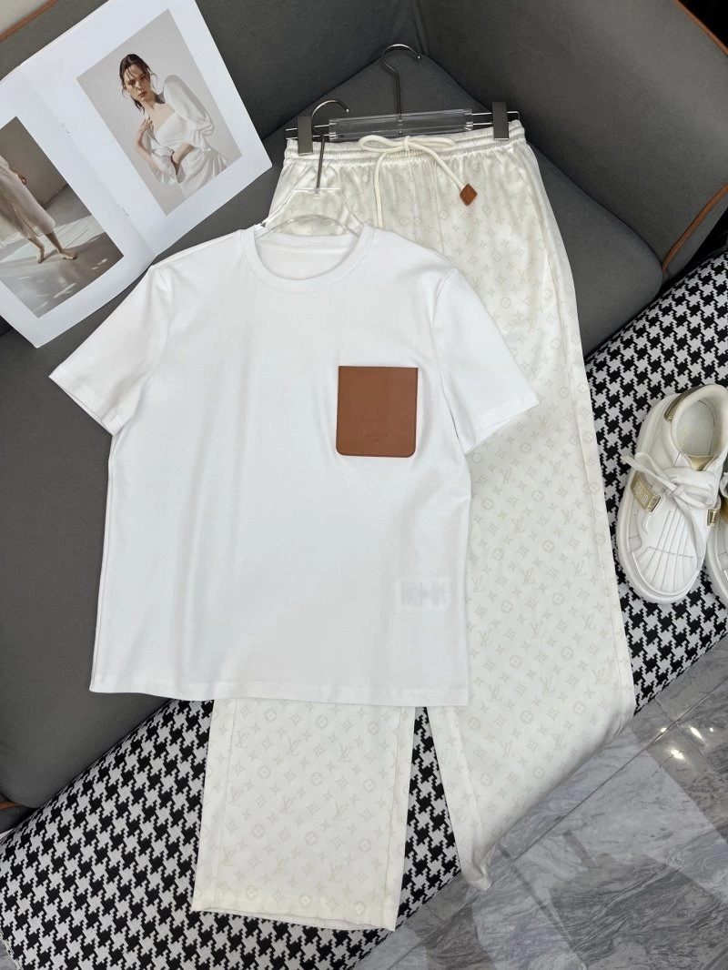 Packable Louis Vuitton Long Suits 131394