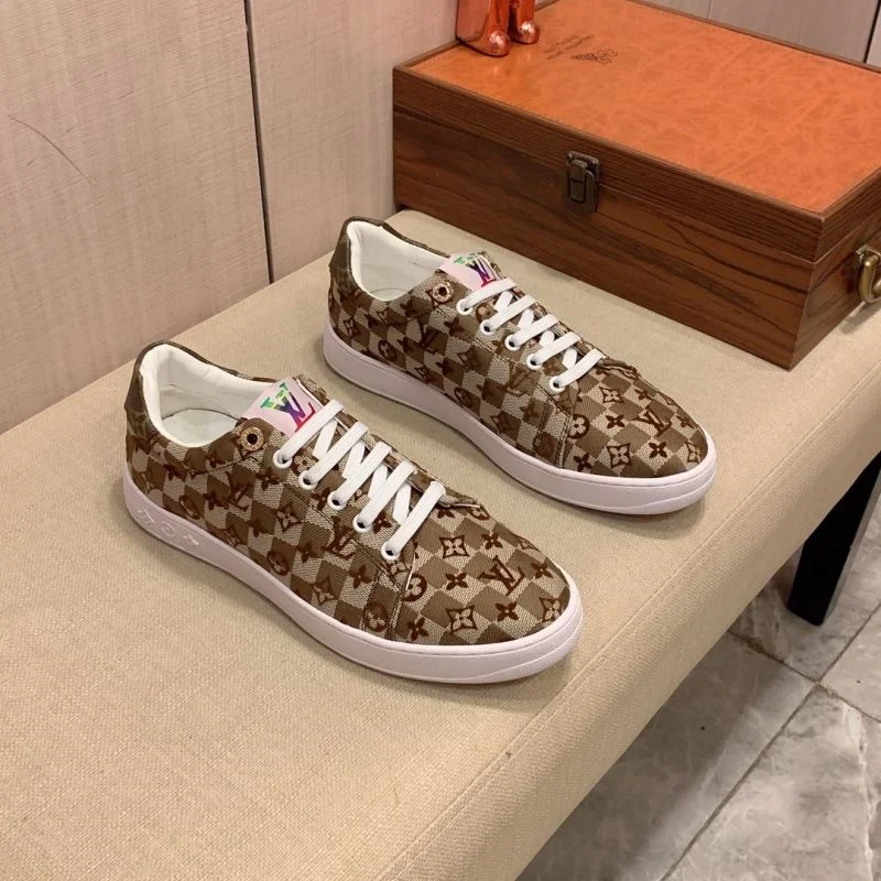 Versatile Louis Vuitton Low Shoes 30793