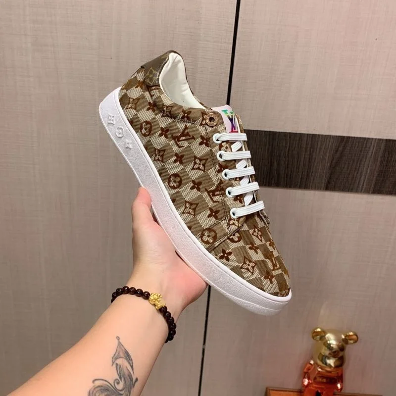 Versatile Louis Vuitton Low Shoes 30793