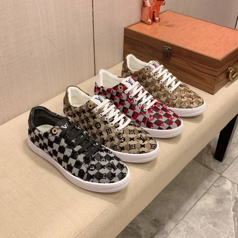 Unisex Louis Vuitton Low Shoes 30809