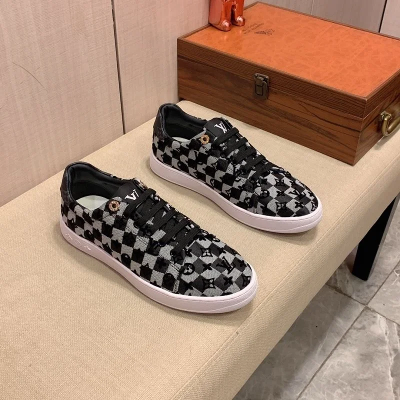 Unisex Louis Vuitton Low Shoes 30809