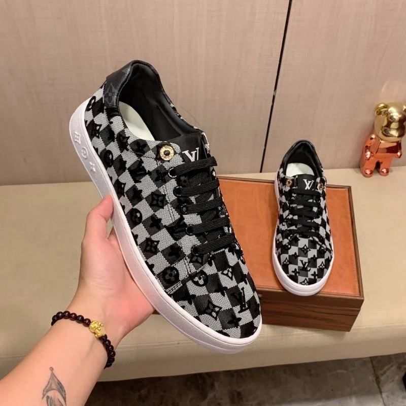 Unisex Louis Vuitton Low Shoes 30809