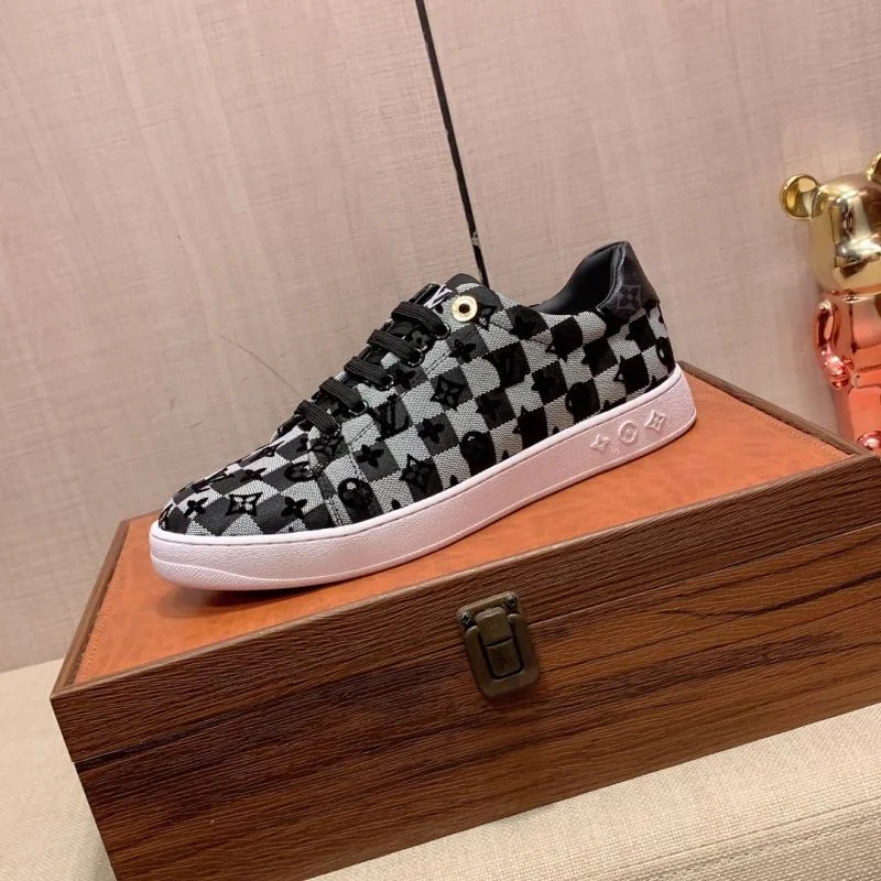 Unisex Louis Vuitton Low Shoes 30809