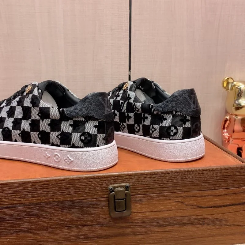 Unisex Louis Vuitton Low Shoes 30809