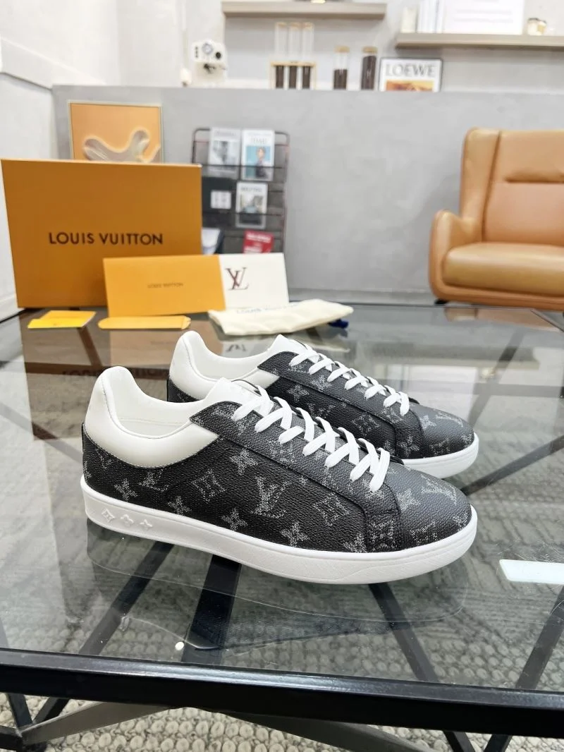 Louis Vuitton Low Shoes FashionForward 30765