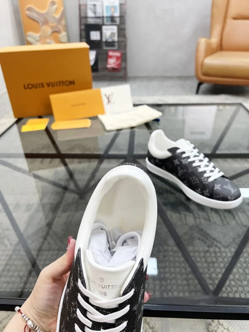 Louis Vuitton Low Shoes FashionForward 30765