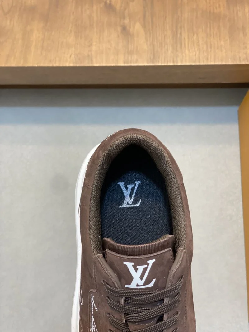 UrbanChic Louis Vuitton Low Shoes 30747