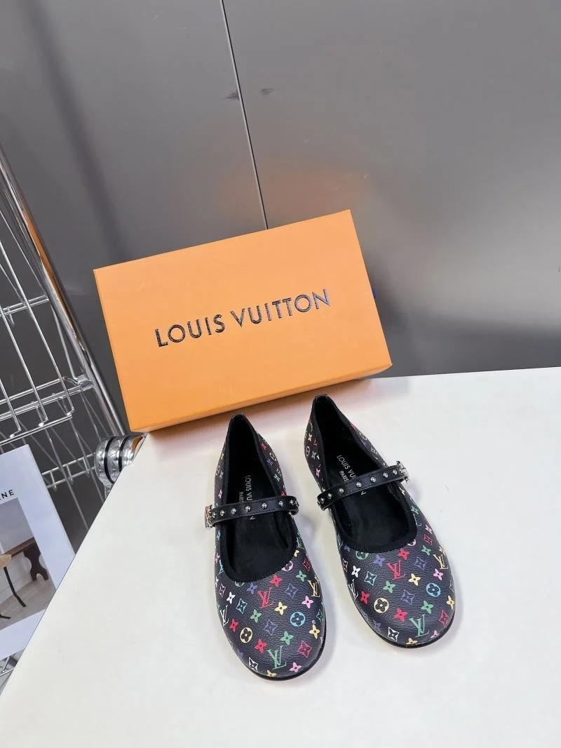 Louis Vuitton Low Shoes RelaxedFit 31647