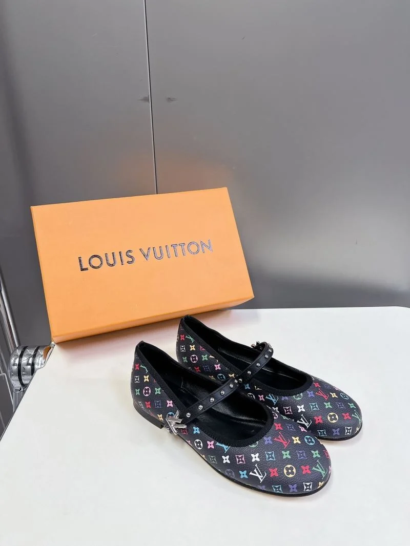 Louis Vuitton Low Shoes RelaxedFit 31647