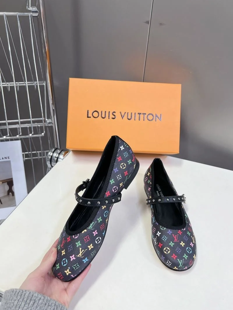 Louis Vuitton Low Shoes RelaxedFit 31647