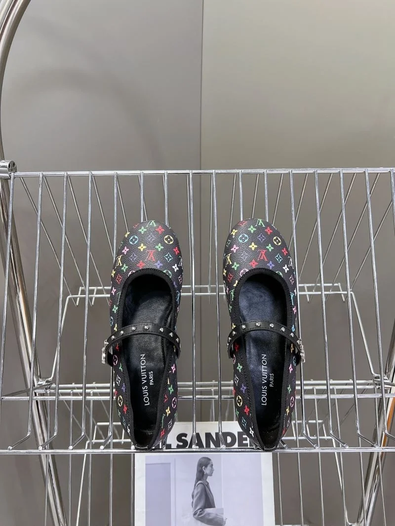 Louis Vuitton Low Shoes RelaxedFit 31647