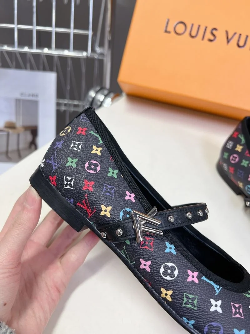 Louis Vuitton Low Shoes RelaxedFit 31647