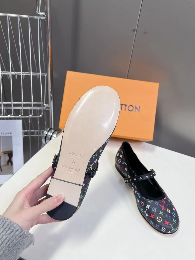 Louis Vuitton Low Shoes RelaxedFit 31647