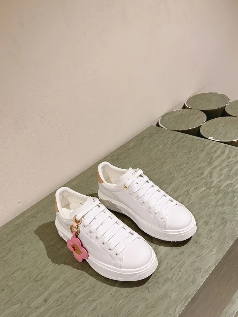 Durable Louis Vuitton Low Shoes 31644