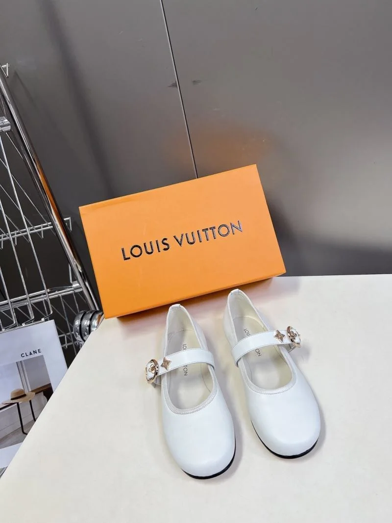 Louis Vuitton Low Shoes SmartChoice 31641