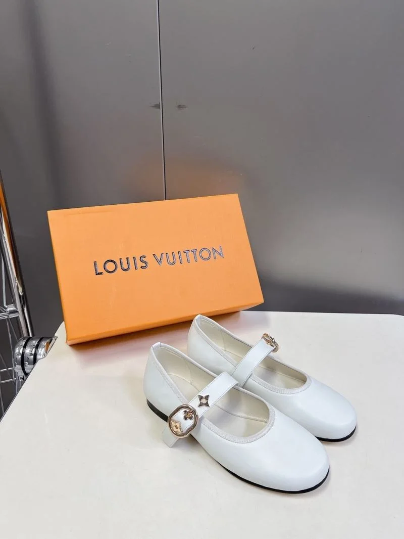 Louis Vuitton Low Shoes SmartChoice 31641