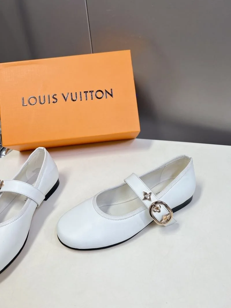 Louis Vuitton Low Shoes SmartChoice 31641