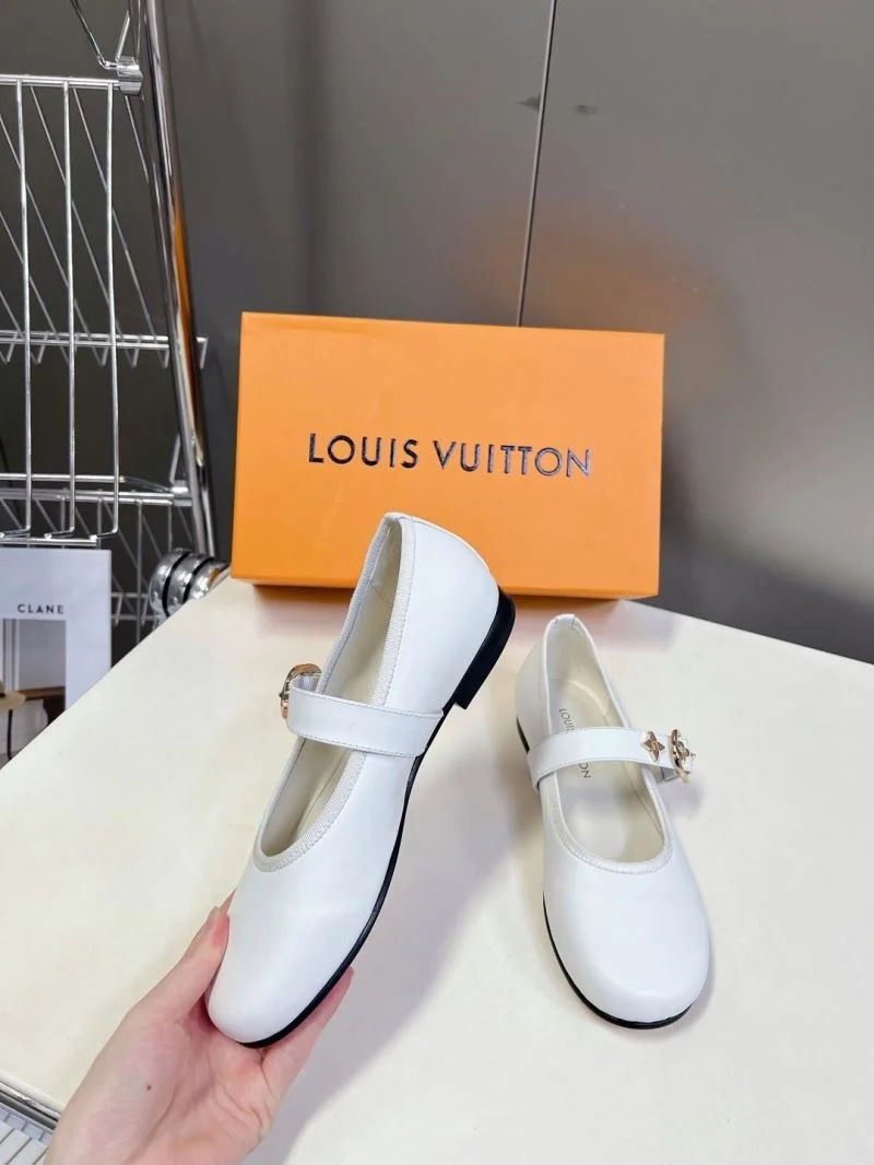 Louis Vuitton Low Shoes SmartChoice 31641
