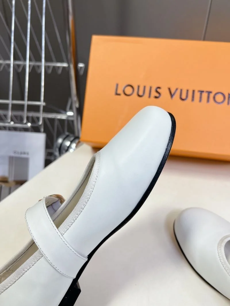 Louis Vuitton Low Shoes SmartChoice 31641