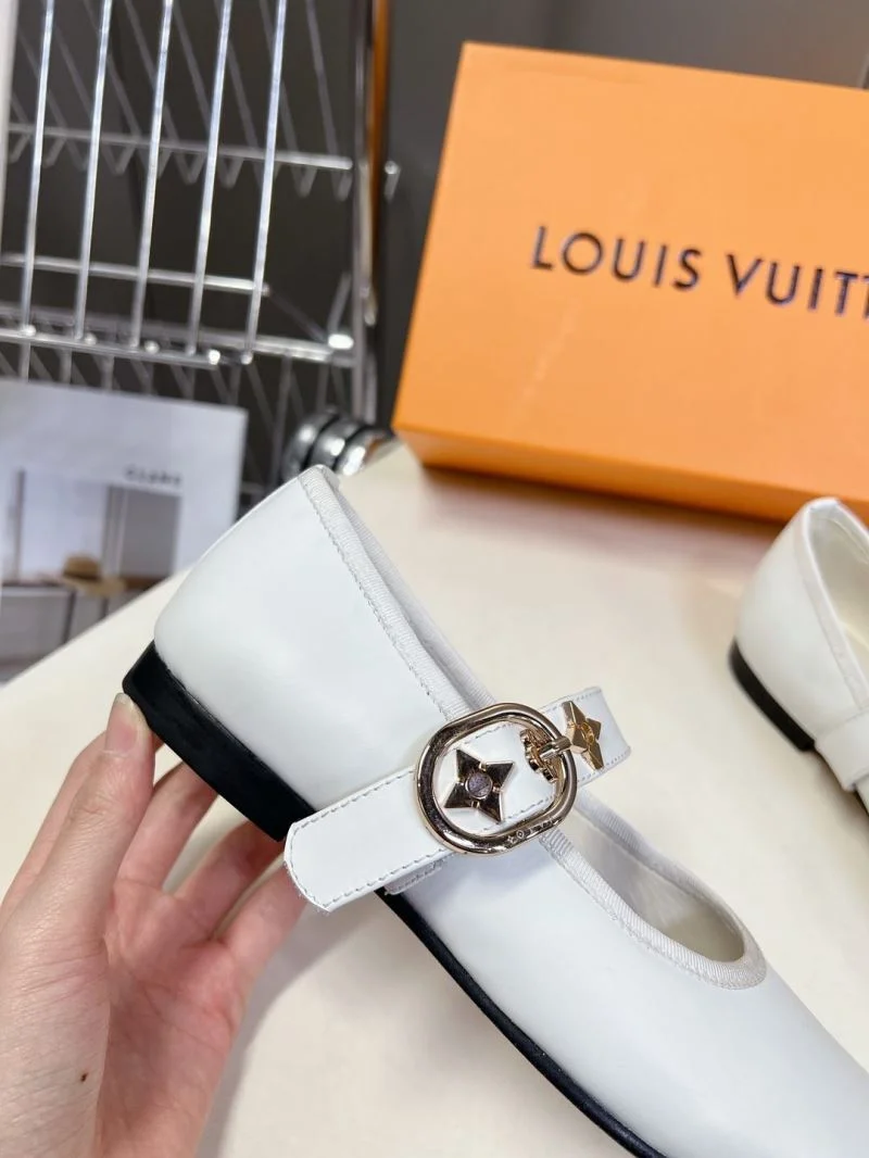 Louis Vuitton Low Shoes SmartChoice 31641