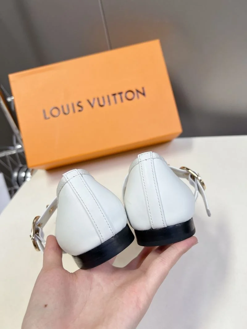 Louis Vuitton Low Shoes SmartChoice 31641