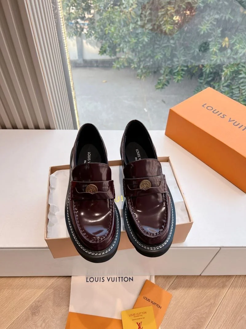 WeatherProof Louis Vuitton Low Shoes 31642