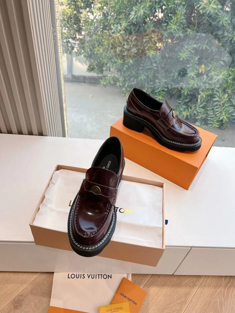WeatherProof Louis Vuitton Low Shoes 31642