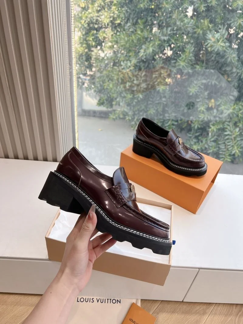WeatherProof Louis Vuitton Low Shoes 31642
