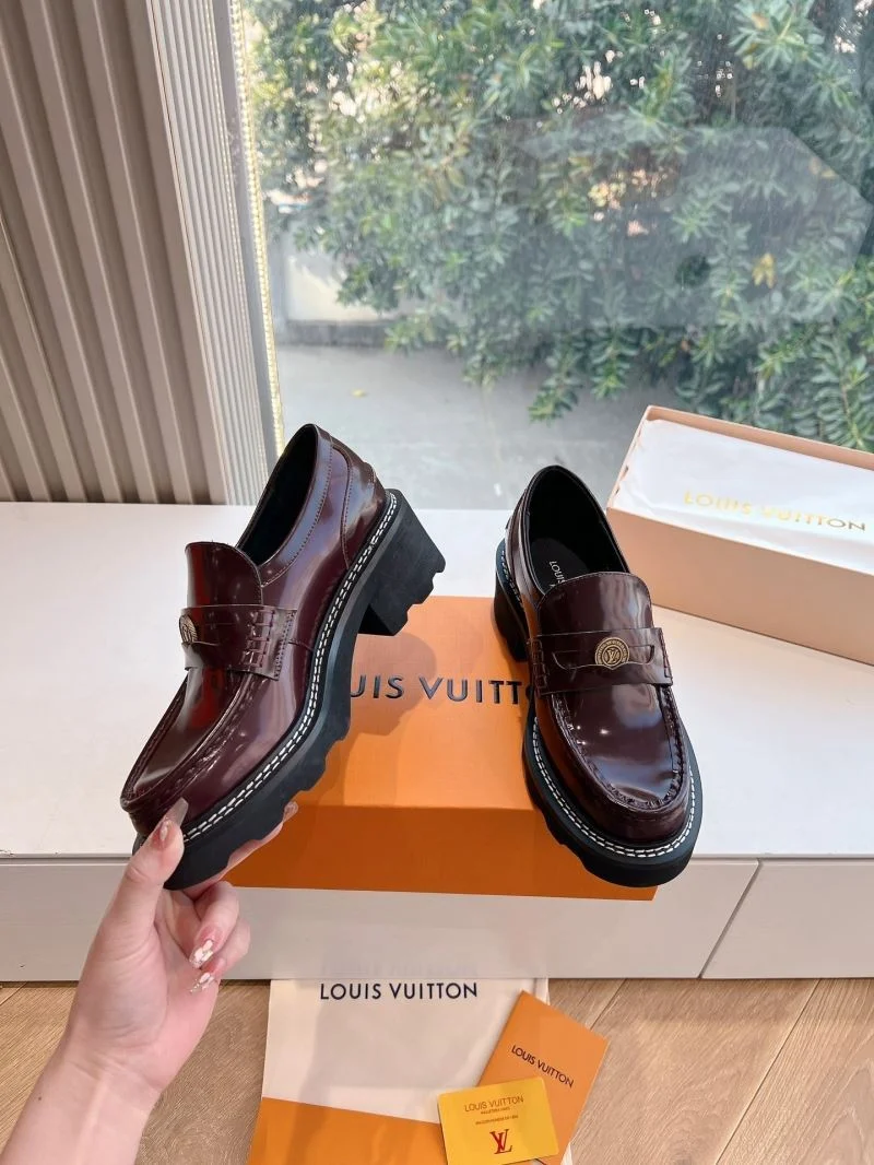 WeatherProof Louis Vuitton Low Shoes 31642