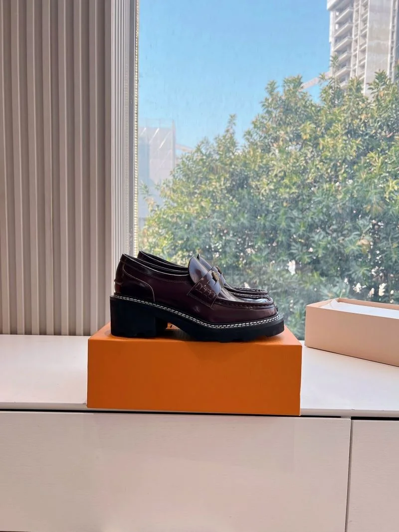 WeatherProof Louis Vuitton Low Shoes 31642