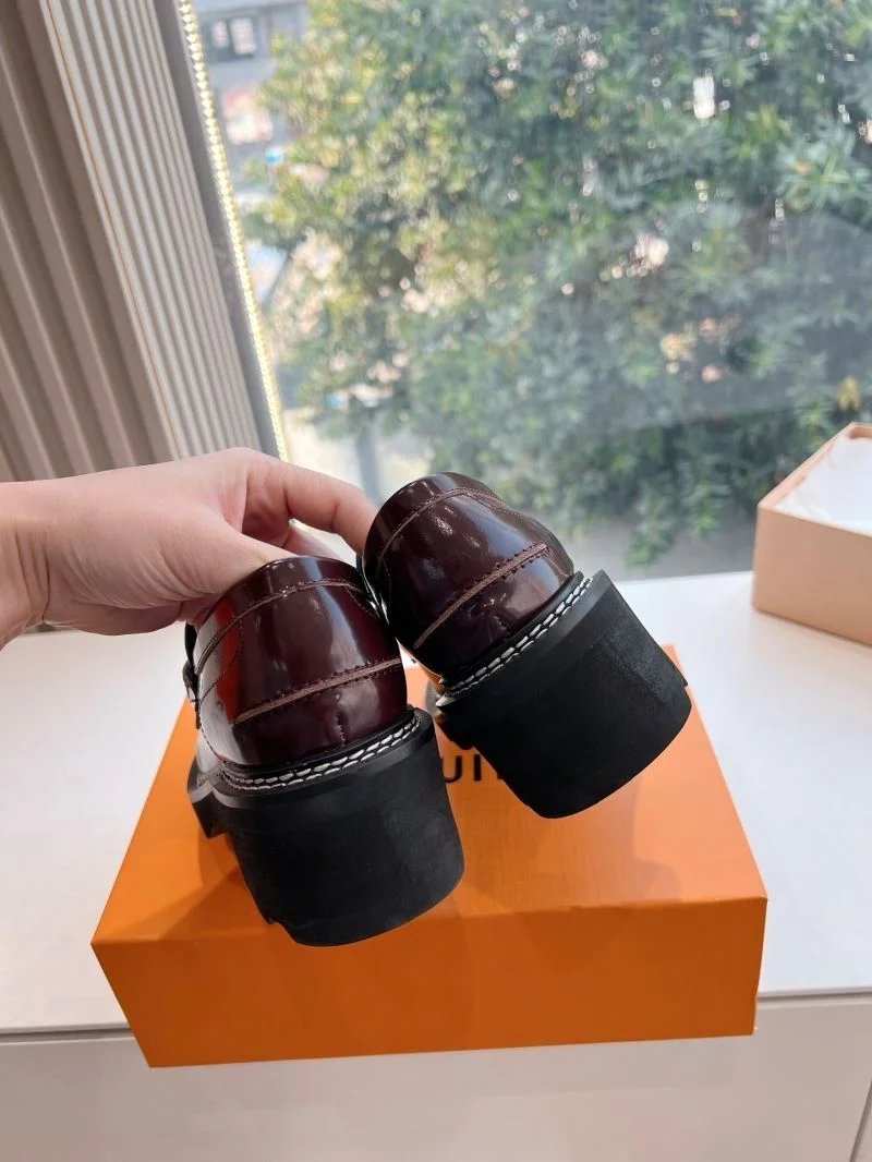 WeatherProof Louis Vuitton Low Shoes 31642
