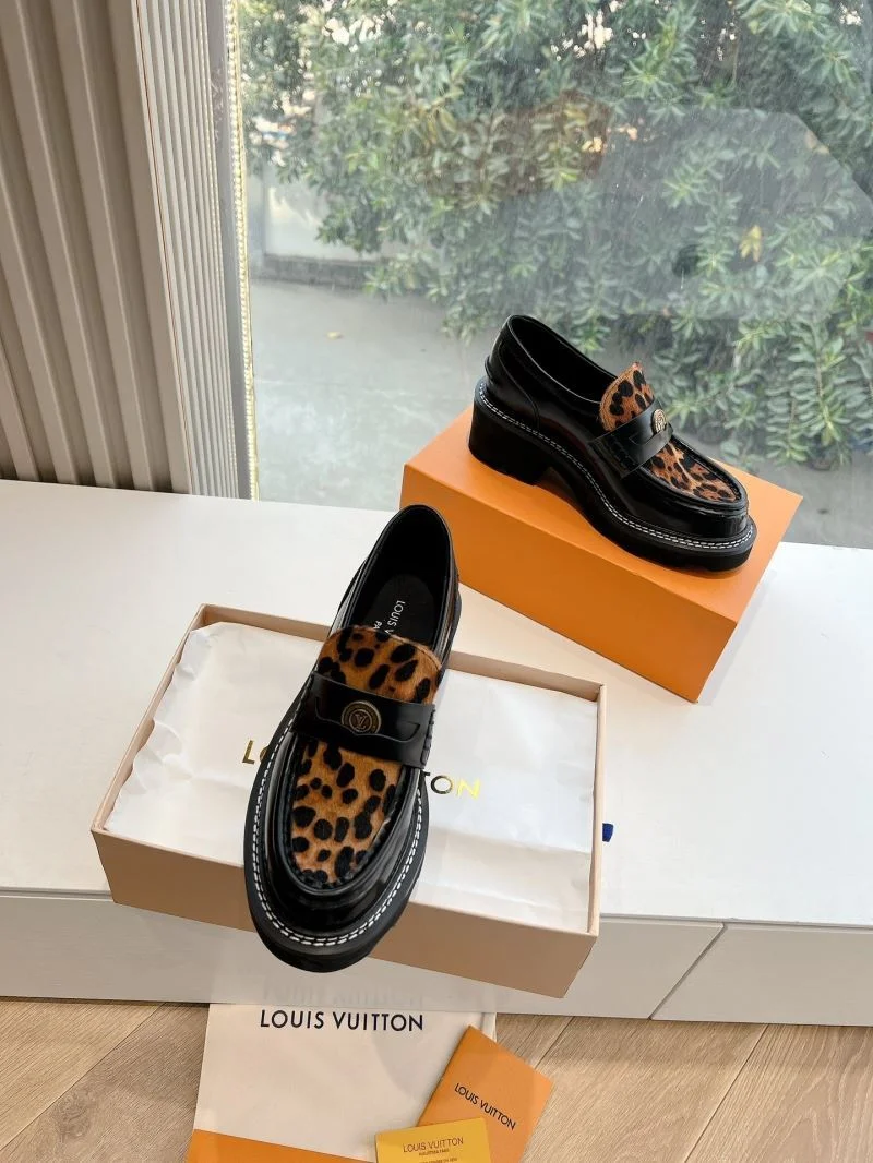 Bold Louis Vuitton Low Shoes 31640