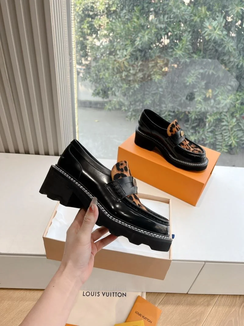 Bold Louis Vuitton Low Shoes 31640
