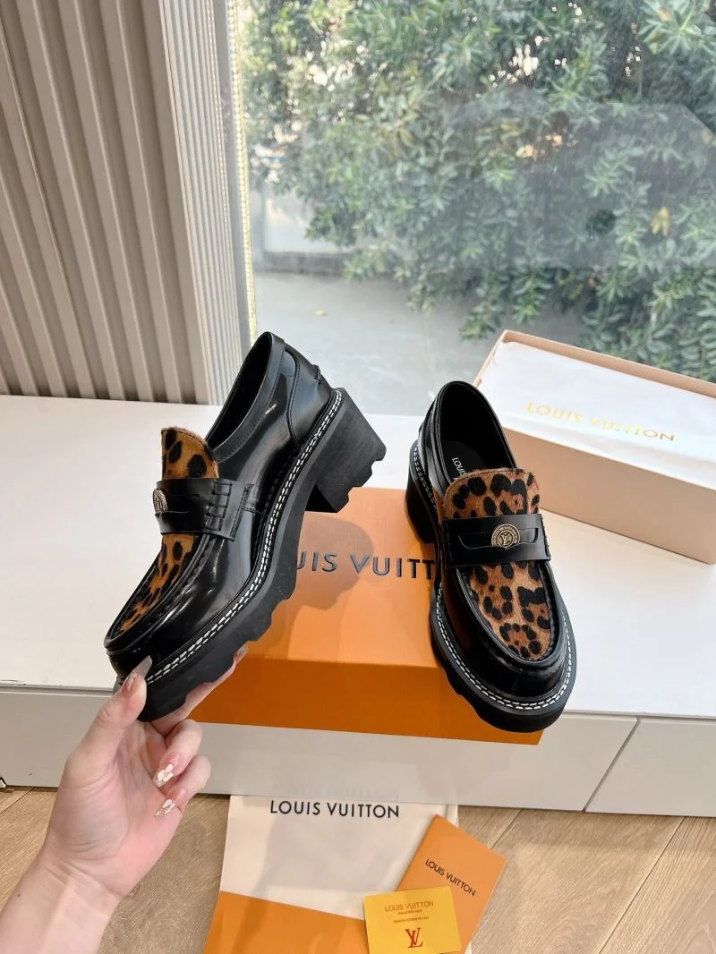 Bold Louis Vuitton Low Shoes 31640
