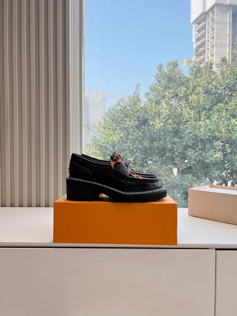 Bold Louis Vuitton Low Shoes 31640
