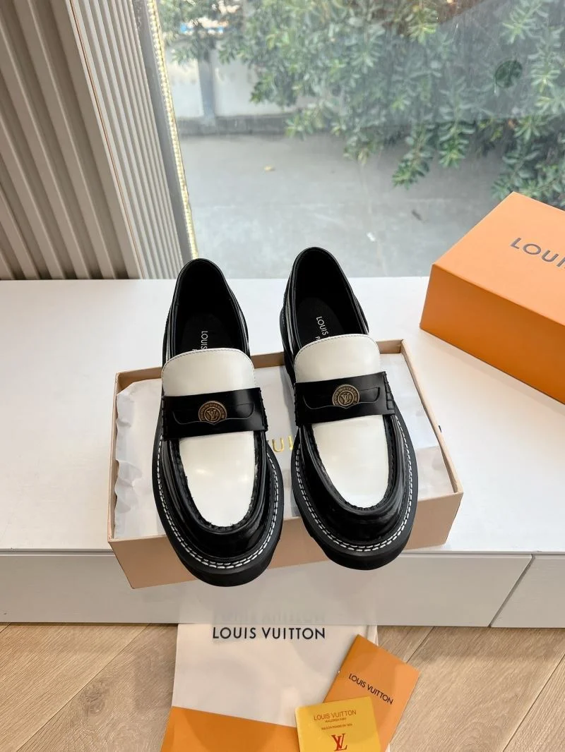 Bold Louis Vuitton Low Shoes 31639