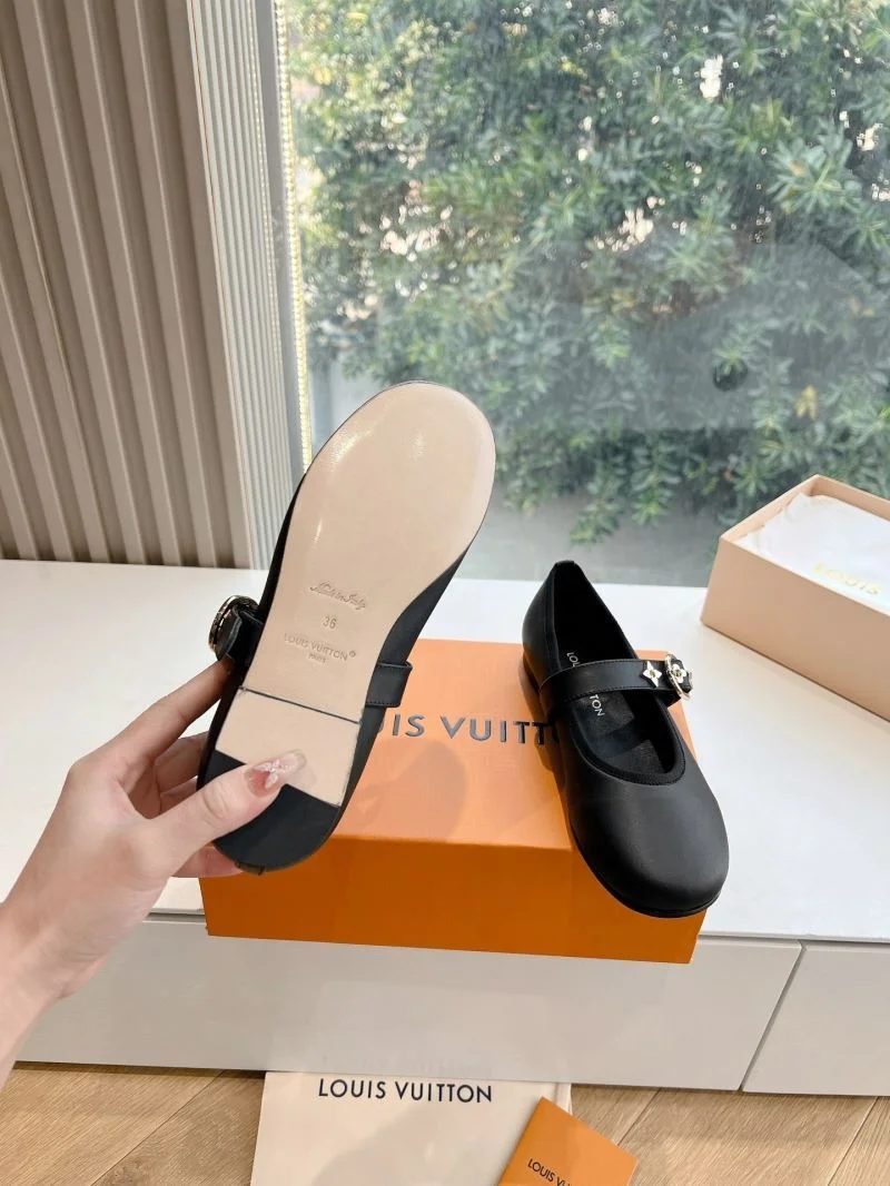 SportInspired Louis Vuitton Low Shoes 31629