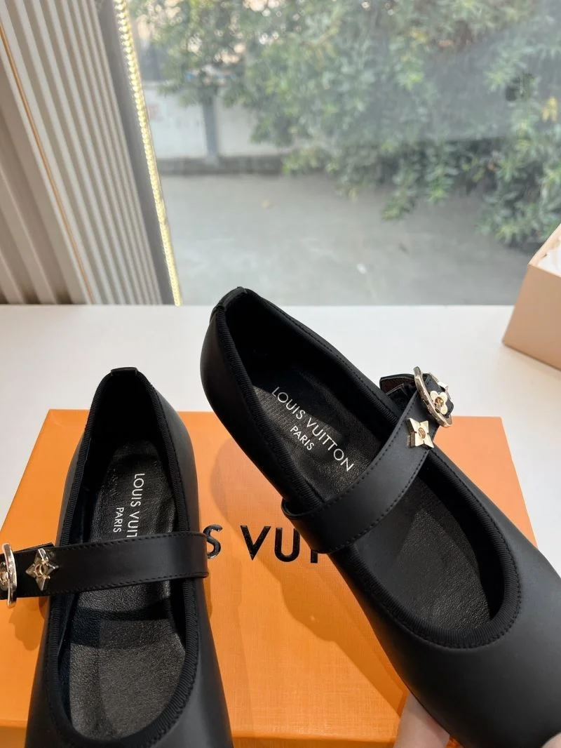 SportInspired Louis Vuitton Low Shoes 31629