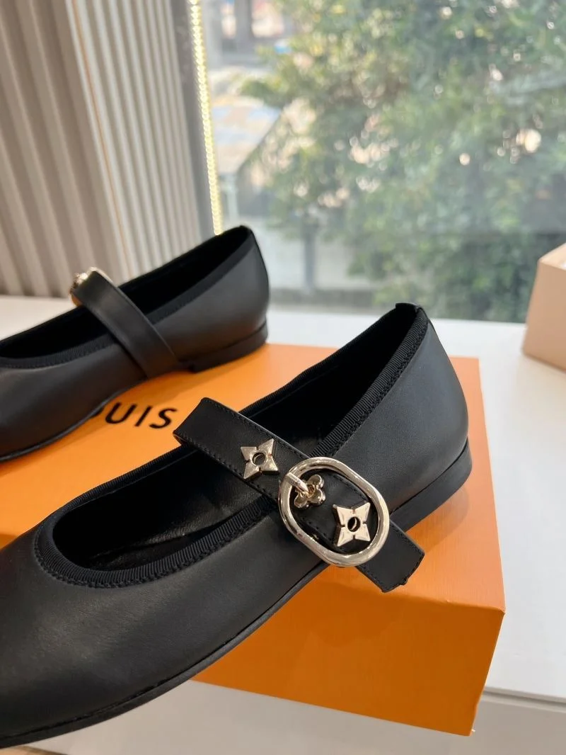 SportInspired Louis Vuitton Low Shoes 31629