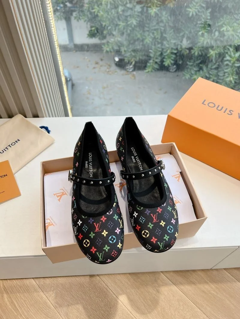Louis Vuitton Low Shoes WellDesigned 31635