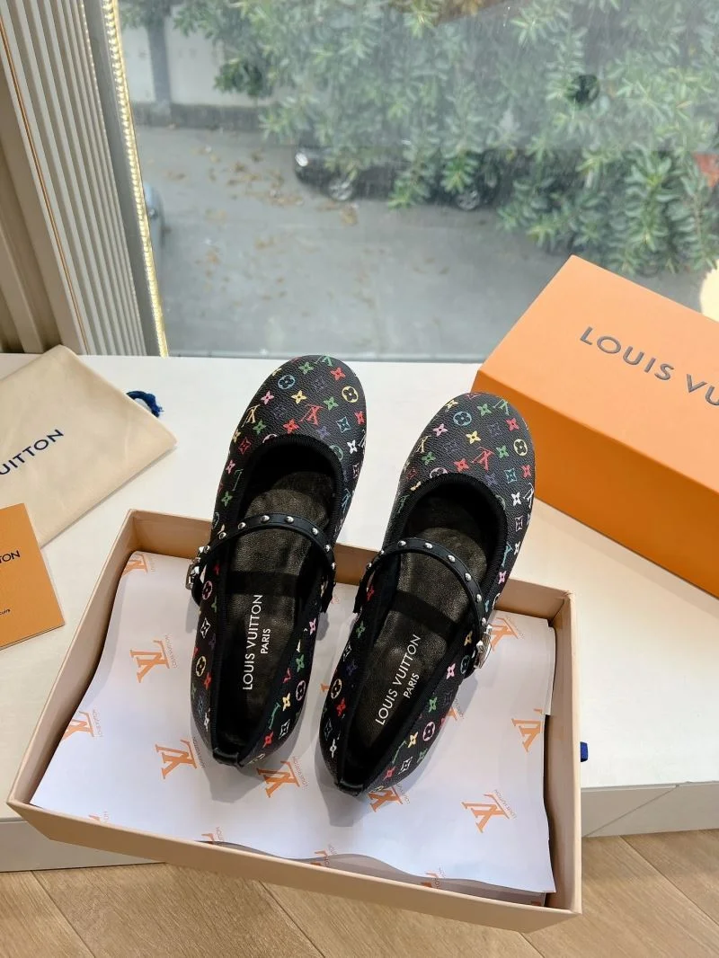 Louis Vuitton Low Shoes WellDesigned 31635