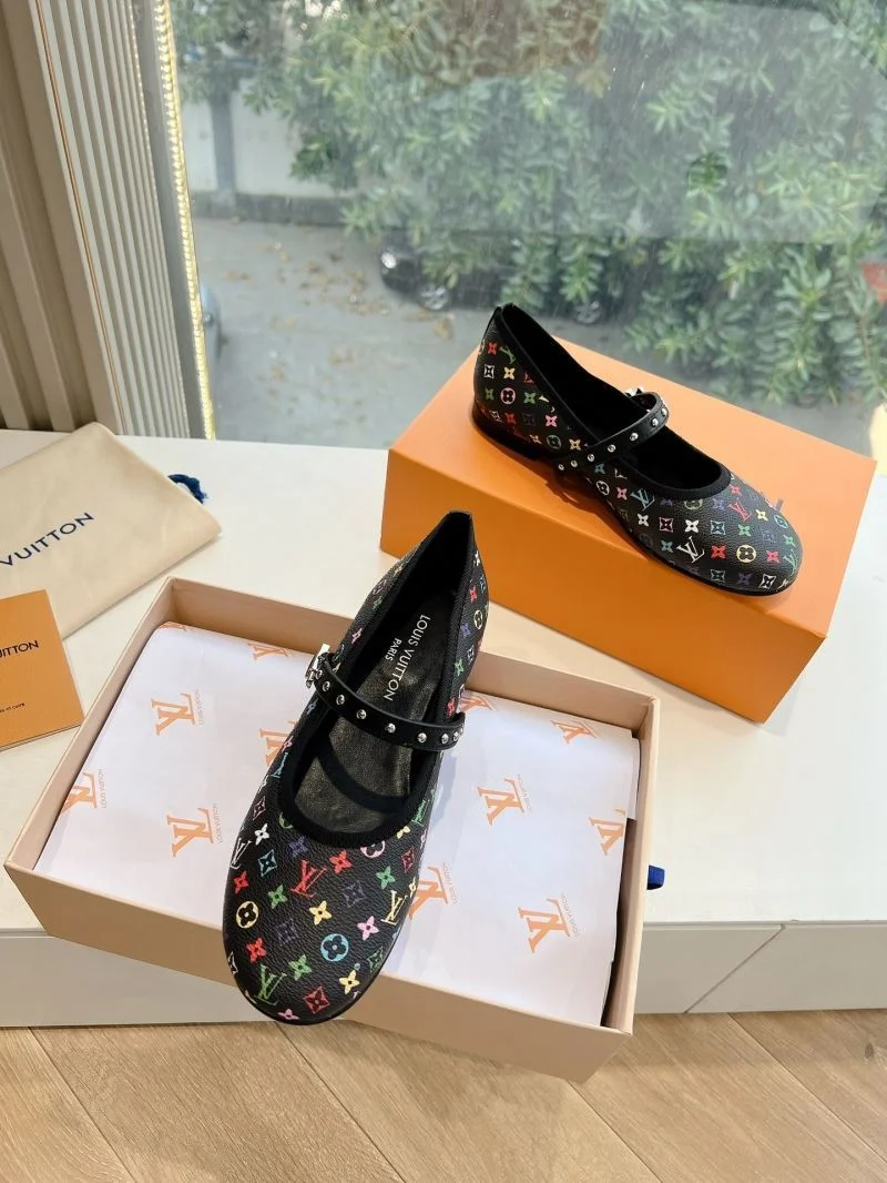 Louis Vuitton Low Shoes WellDesigned 31635