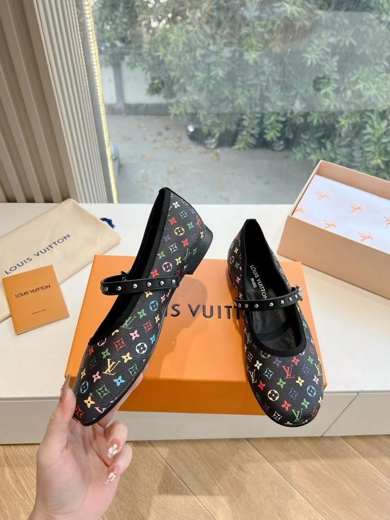 Louis Vuitton Low Shoes WellDesigned 31635