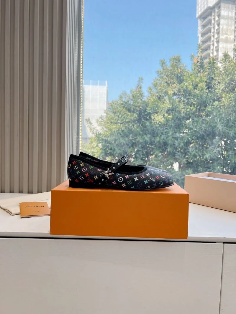 Louis Vuitton Low Shoes WellDesigned 31635
