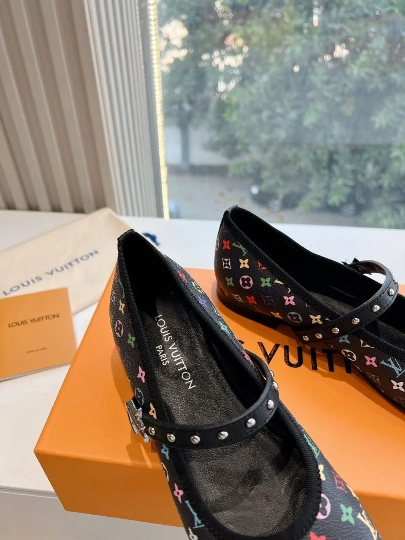 Louis Vuitton Low Shoes WellDesigned 31635